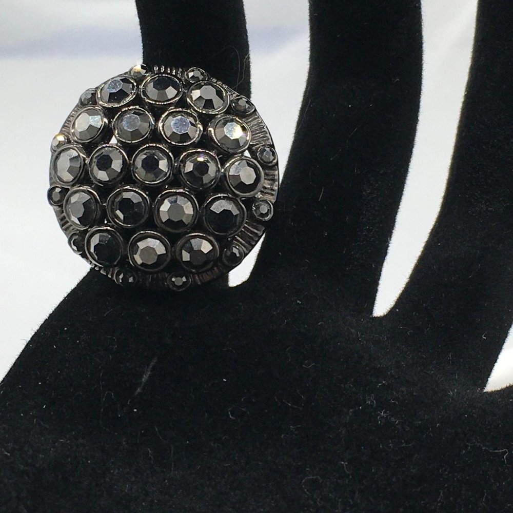 Premier Designs Ring approx size 8 Black Rhineston